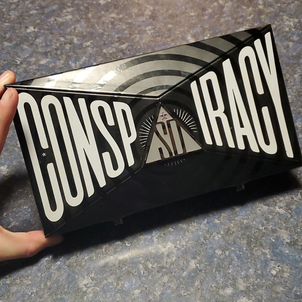 SD conspiracy eyeshadow